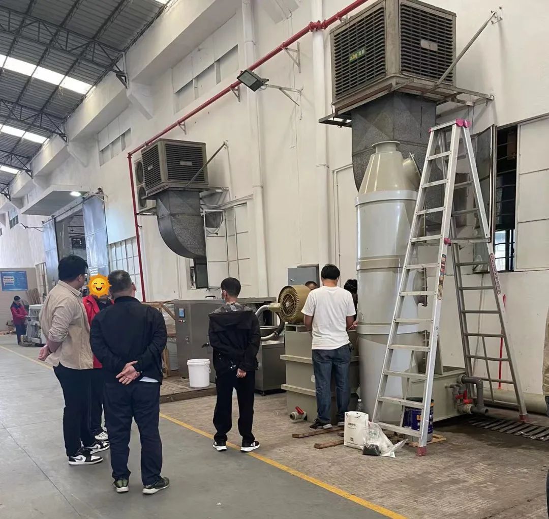 餐廚垃圾處理設備結合<a href='/' style='color: blue;' target='_blank'>工業除臭劑</a>實現系統除臭.jpg